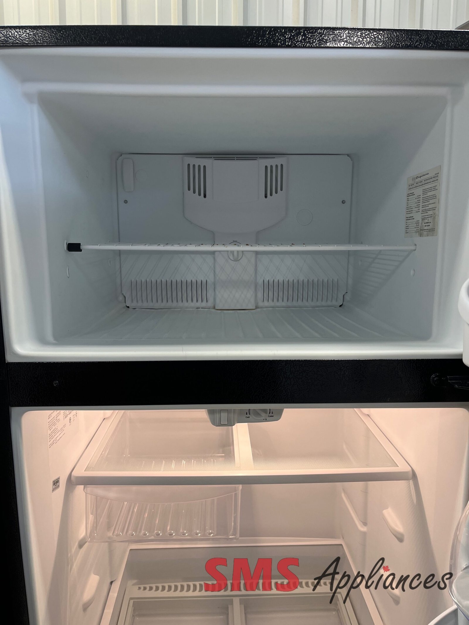 Refurbished-Fridges-FRT18S6JM-4-1-scaled-1.jpg Refurbished Fridges FRT18S6JM Frigidaire - Image 4