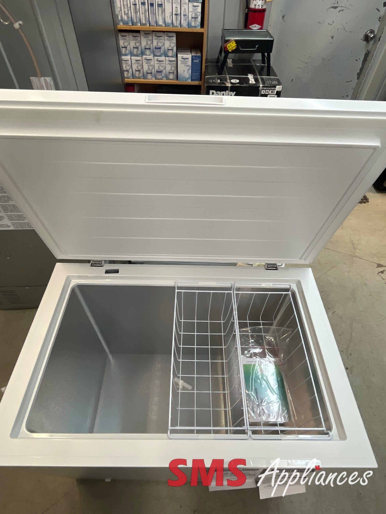 Open-Box-Freezers-FC88C7AWD-2-scaled-1.jpg Open Box Freezers FC88C7AWD Hisense - Image 2