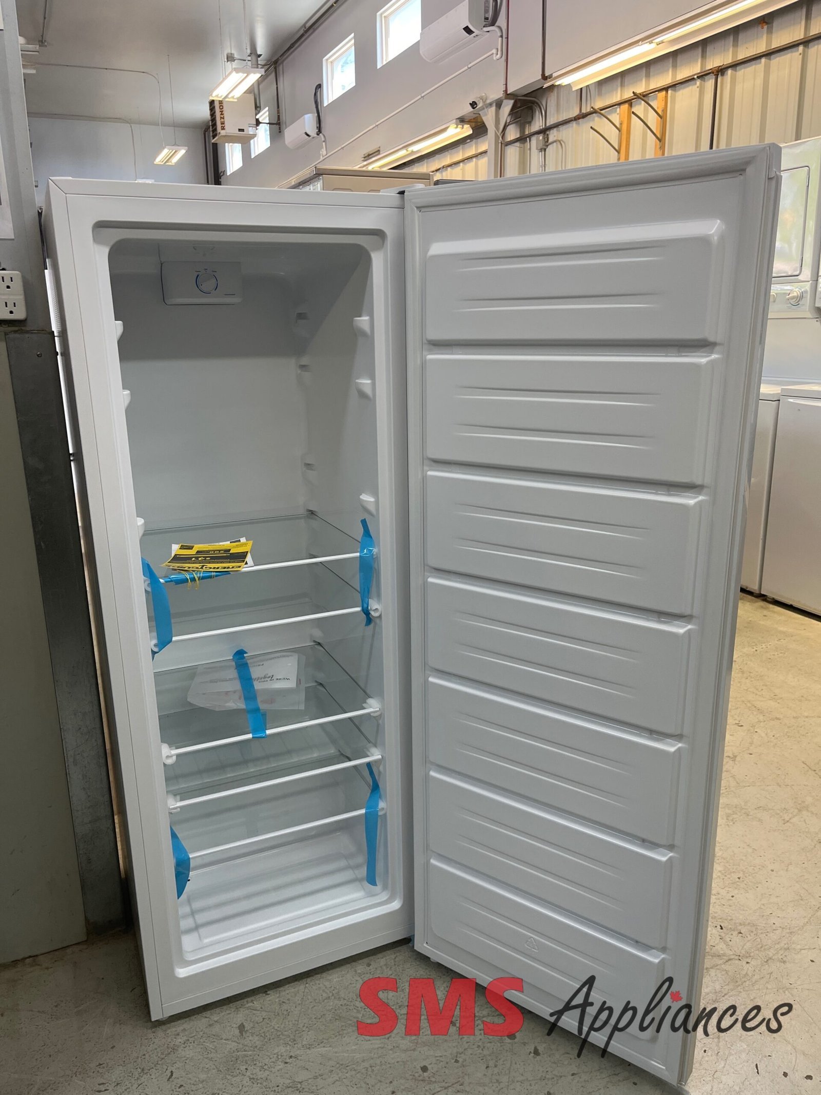 Open-Box-Freezers-FFUE0726AW-2-scaled-1.jpg Open Box Freezers FFUE0726AW Frigidaire - Image 2